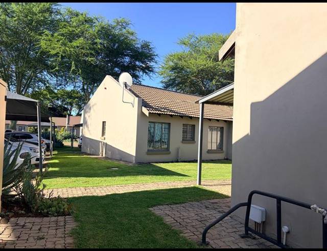 2 BEDROOM TOWNHOUSE FOR SALE IN ELDORETTE